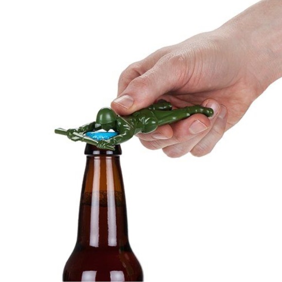 GI Joe hits the bottle - zinc alloy soldier bottle opener – NWT - 2 available - Picture 3 of 10